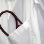 Medici ospedalieri discutono della pensione e del riscatto della specializzazione in un incontro.