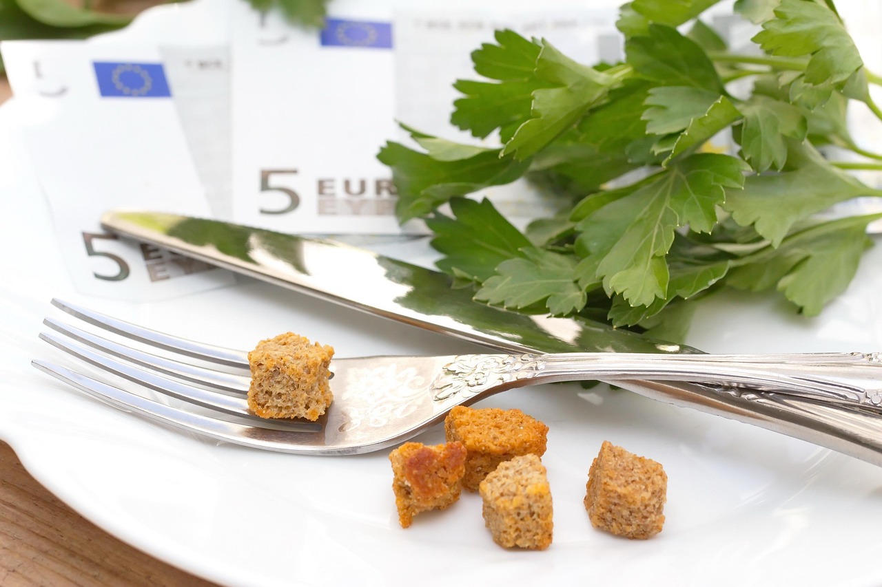 Immagine di buoni pasto con scadenza, evidenziando l'importanza di utilizzarli prima del 31 dicembre.